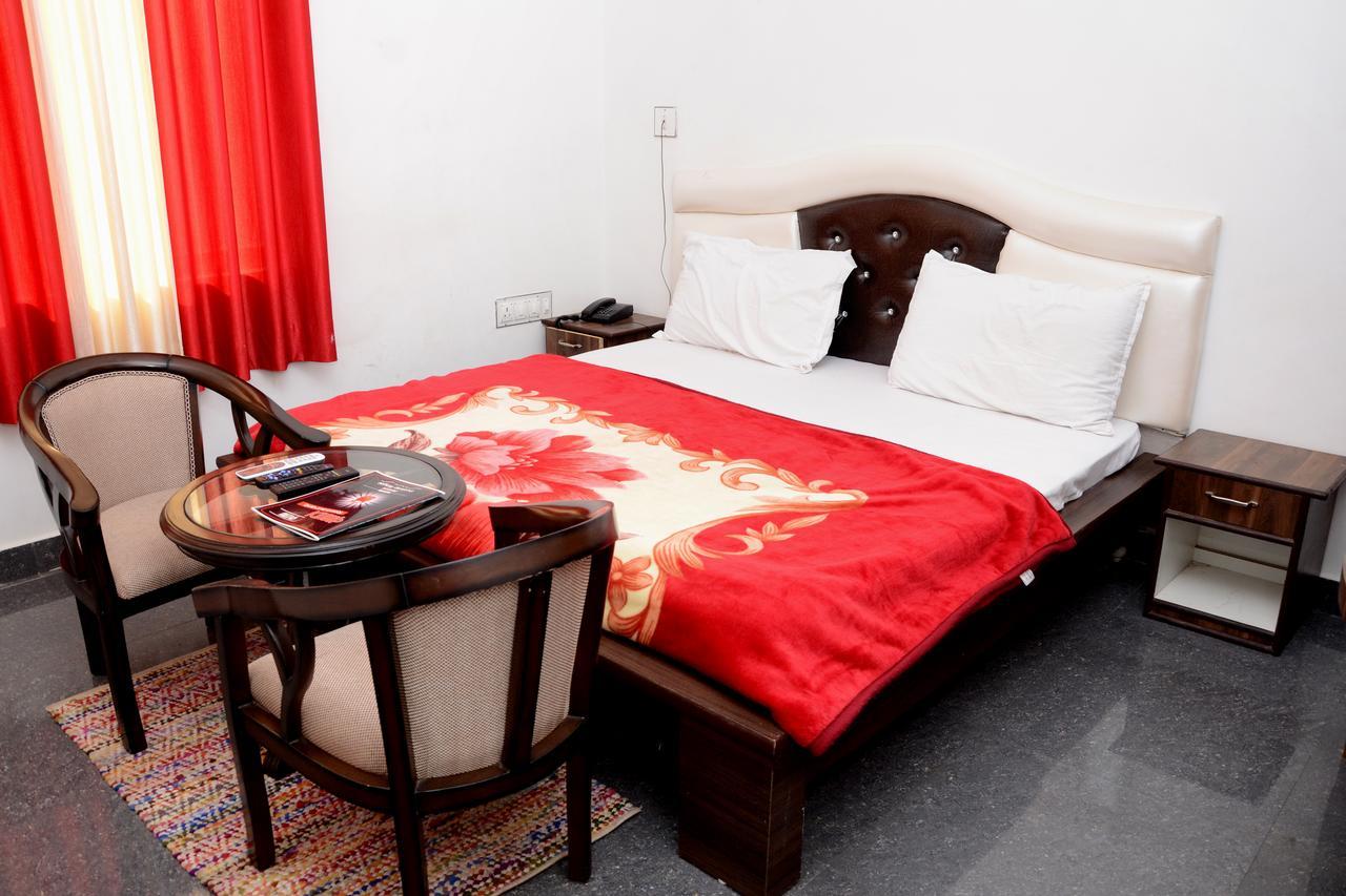 Hotel Pratap Regal 珀勒德布尔 外观 照片